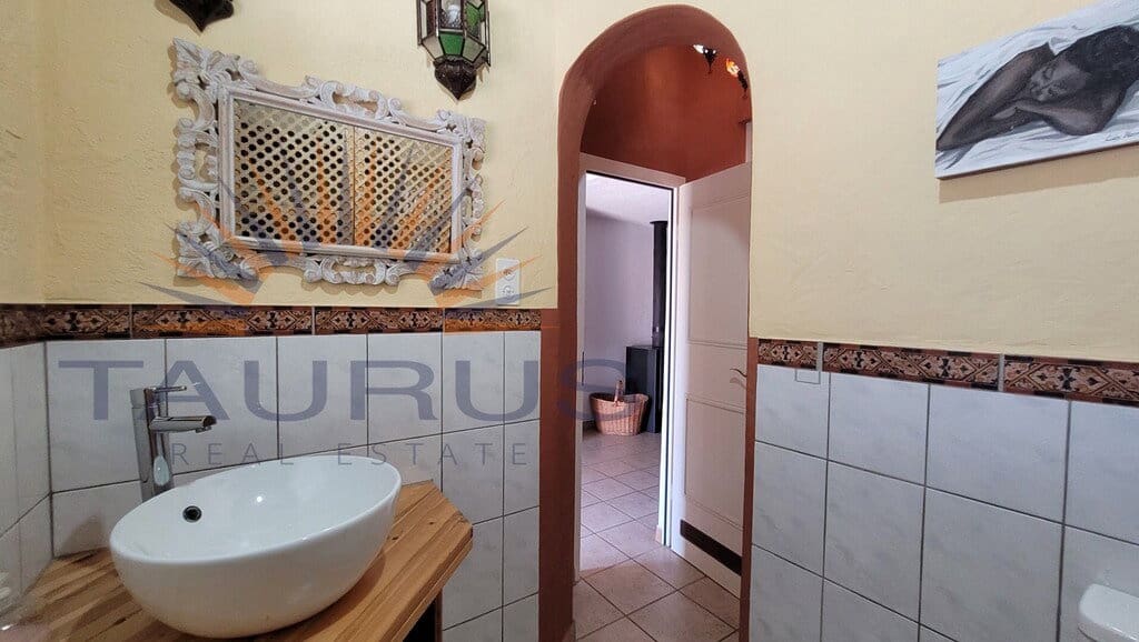 5 bedroom Villa for sale in Competa with pool garage - € 895,000 (Ref: 9936037)