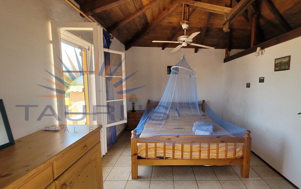 5 bedroom Villa for sale in Competa with pool garage - € 895,000 (Ref: 9936037)