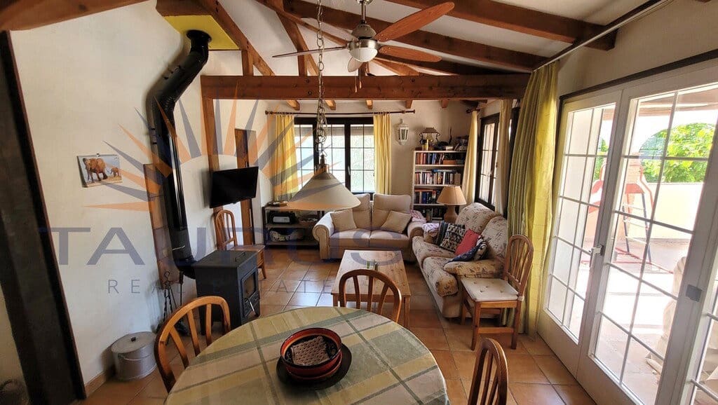 5 bedroom Villa for sale in Competa with pool garage - € 895,000 (Ref: 9936037)
