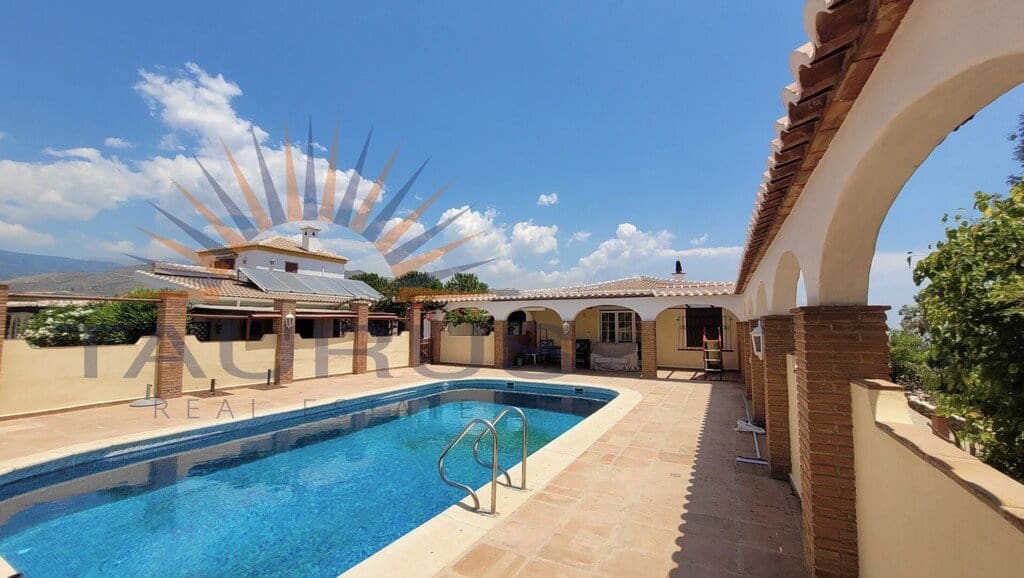 5 bedroom Villa for sale in Competa with pool garage - € 895,000 (Ref: 9936037)