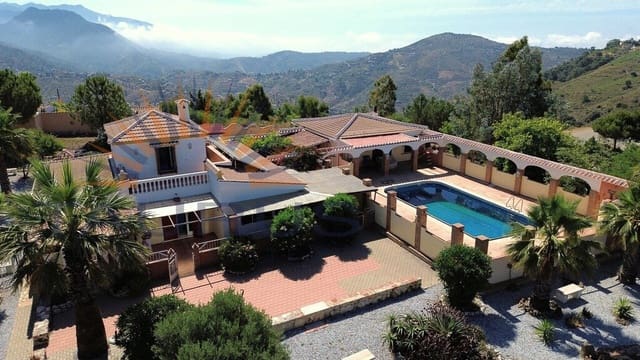 5 Zimmer Villa zu verkaufen in Cómpeta mit Pool Garage - 895.000 € (Ref: 9936037)
