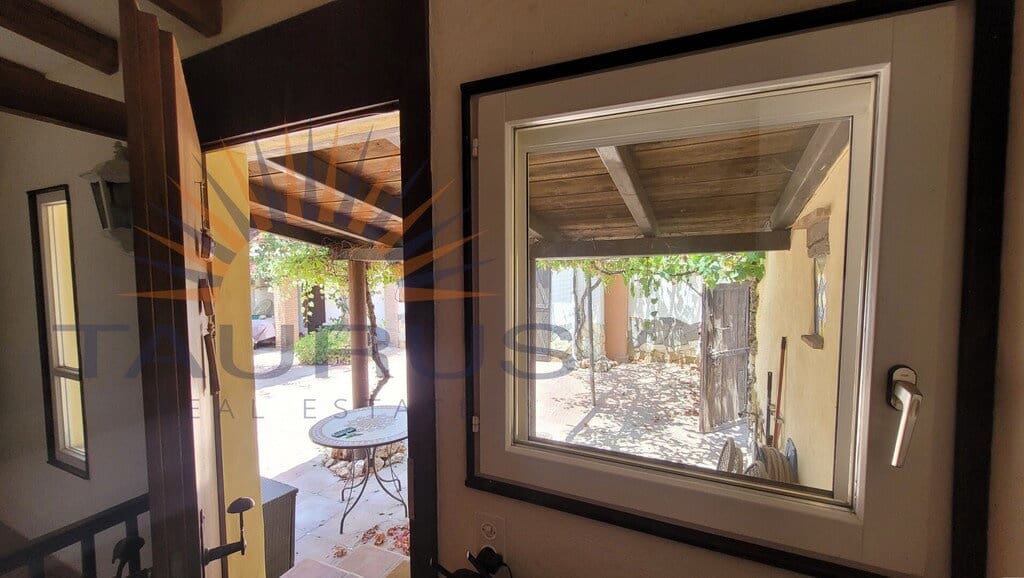 5 bedroom Villa for sale in Competa with pool garage - € 895,000 (Ref: 9936037)