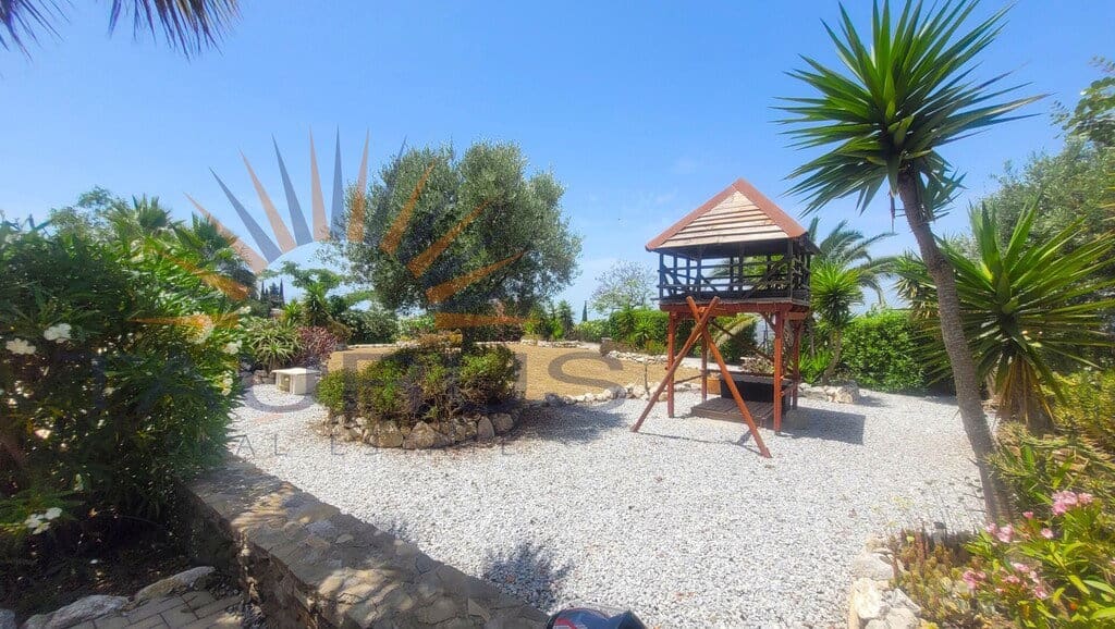 5 bedroom Villa for sale in Competa with pool garage - € 895,000 (Ref: 9936037)
