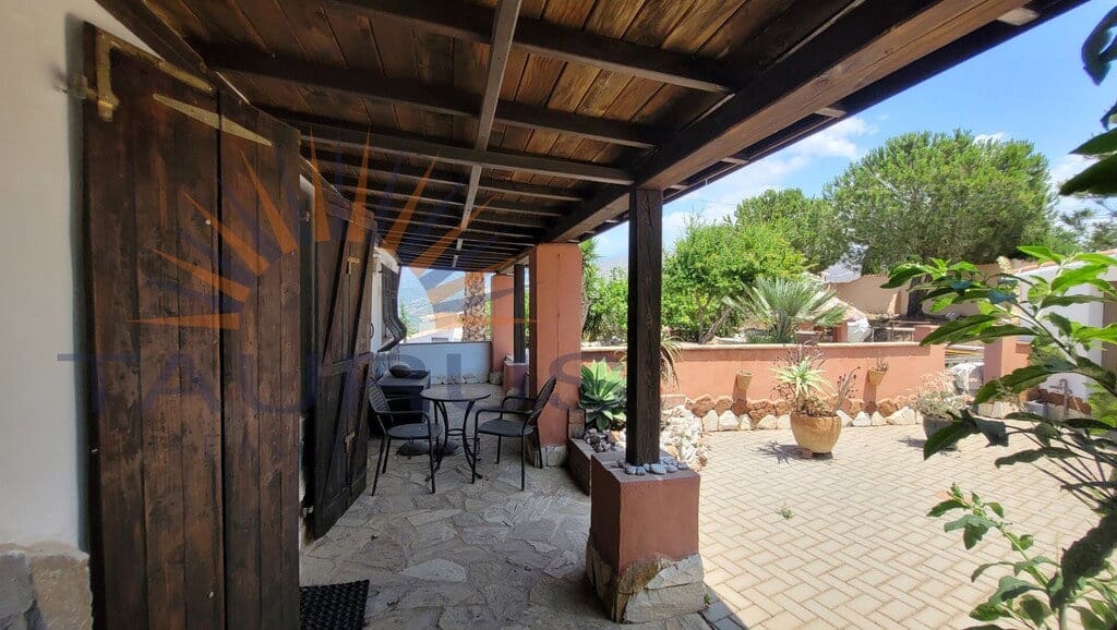 5 bedroom Villa for sale in Competa with pool garage - € 895,000 (Ref: 9936037)