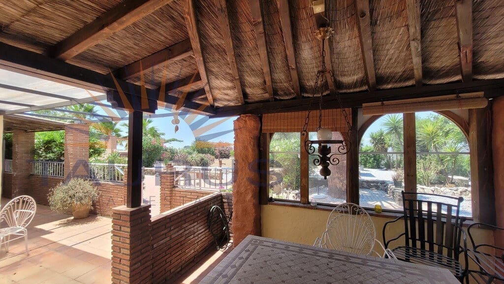 5 bedroom Villa for sale in Competa with pool garage - € 895,000 (Ref: 9936037)
