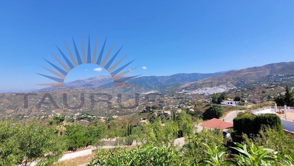 5 bedroom Villa for sale in Competa with pool garage - € 895,000 (Ref: 9936037)