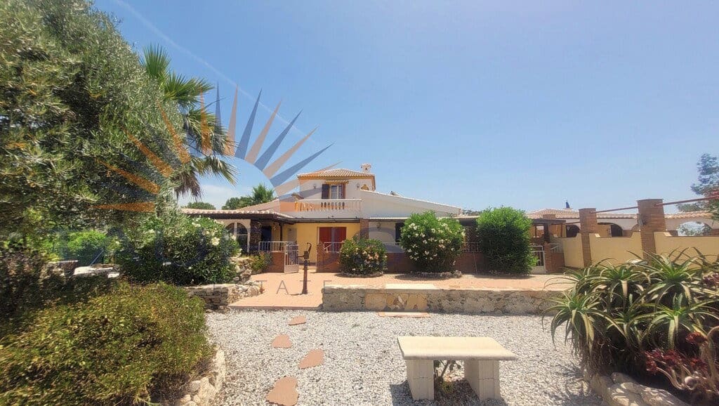 5 bedroom Villa for sale in Competa with pool garage - € 895,000 (Ref: 9936037)
