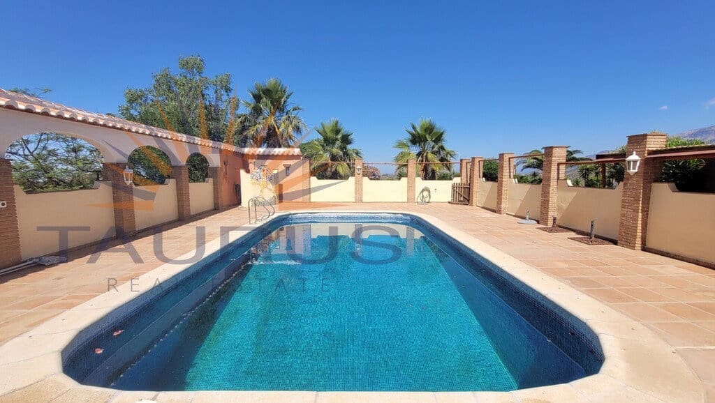5 bedroom Villa for sale in Competa with pool garage - € 895,000 (Ref: 9936037)