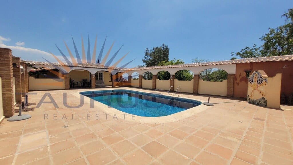 5 bedroom Villa for sale in Competa with pool garage - € 895,000 (Ref: 9936037)
