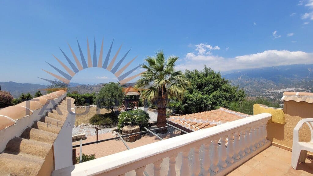 5 bedroom Villa for sale in Competa with pool garage - € 895,000 (Ref: 9936037)