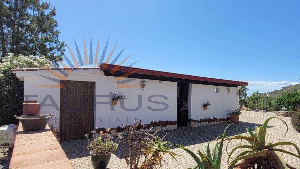 5 bedroom Villa for sale in Competa with pool garage - € 895,000 (Ref: 9936037)