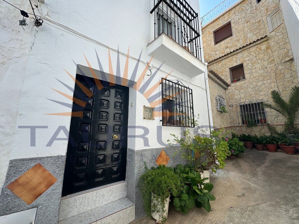 2 bedroom Townhouse for sale in Competa with garage - € 165,000 (Ref: 9939580)