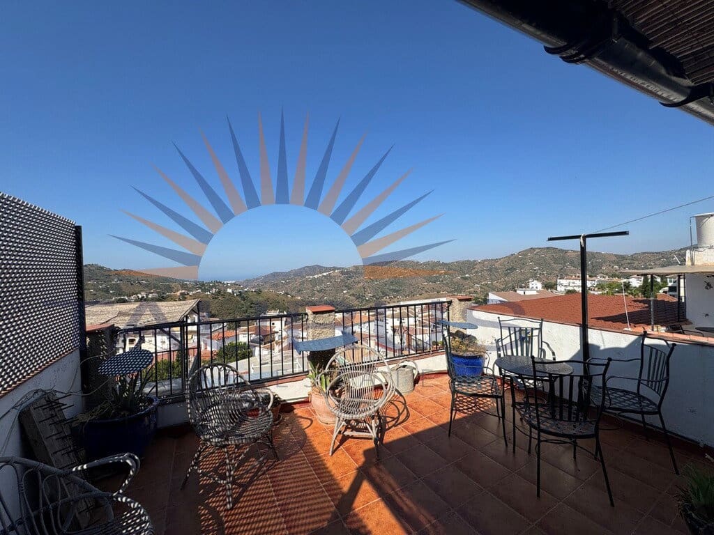 2 bedroom Townhouse for sale in Competa with garage - € 165,000 (Ref: 9939580)