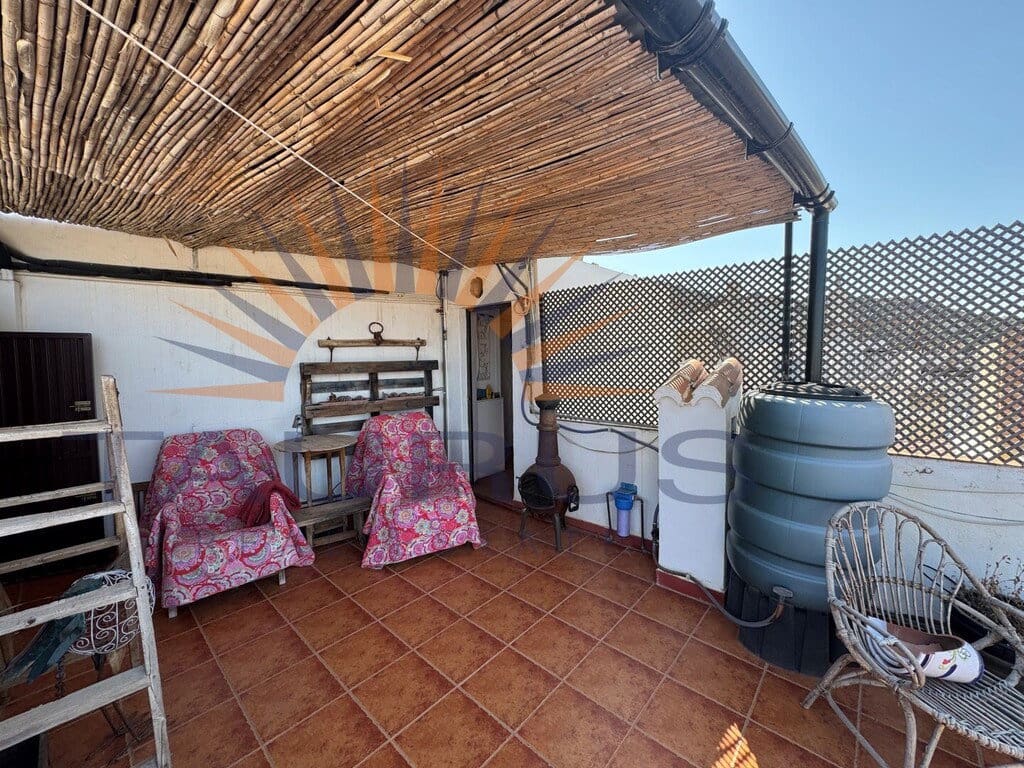 2 bedroom Townhouse for sale in Competa with garage - € 165,000 (Ref: 9939580)