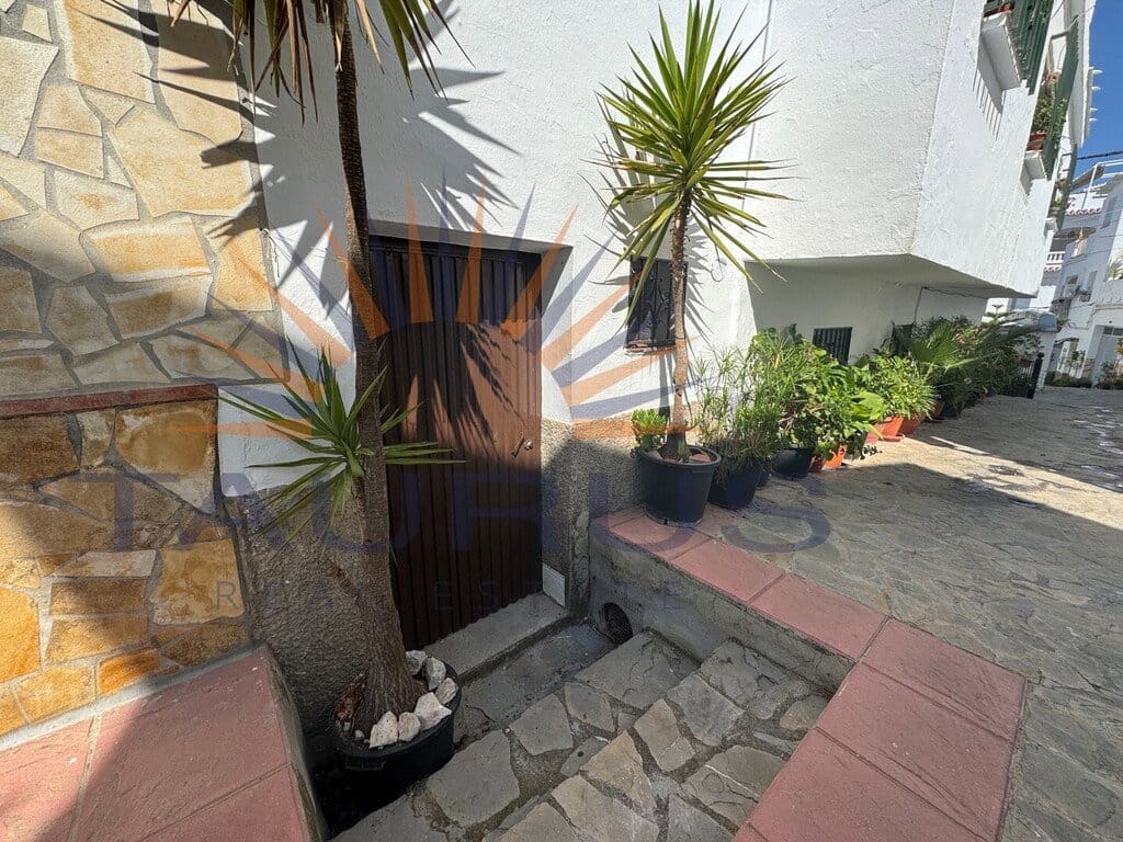 2 bedroom Townhouse for sale in Competa with garage - € 165,000 (Ref: 9939580)
