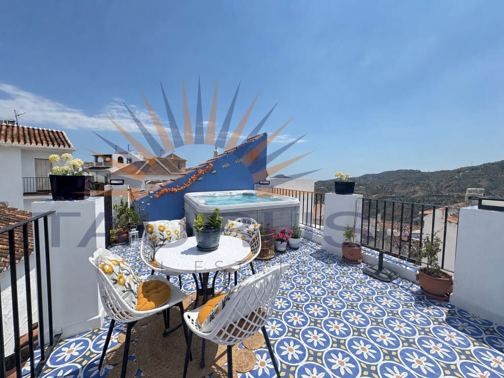 2 bedroom Townhouse for sale in Canillas de Albaida - € 185,000 (Ref: 9939581)