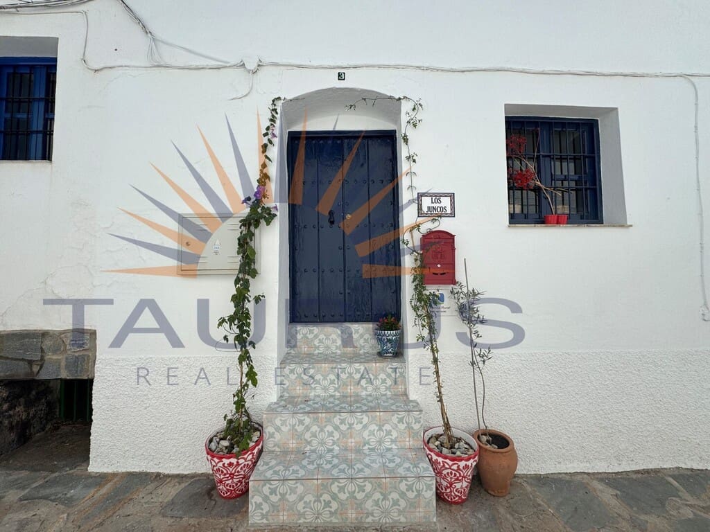 2 bedroom Townhouse for sale in Canillas de Albaida - € 185,000 (Ref: 9939581)