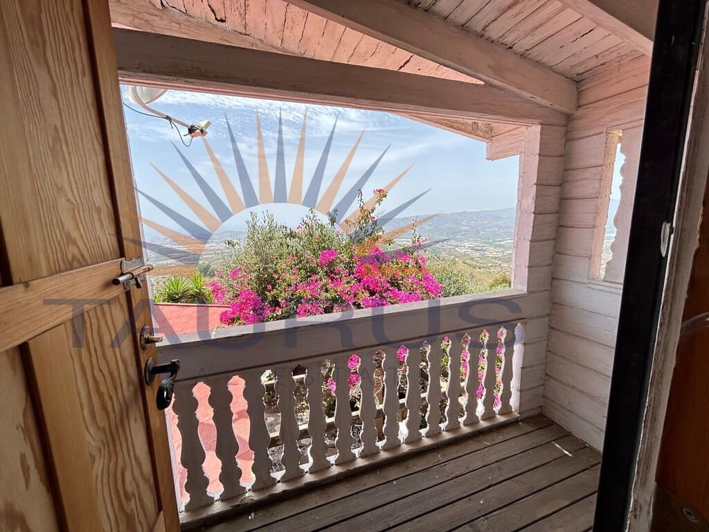 Chalet de 4 habitaciones en Vélez-Málaga en venta con garaje - 349.000 € (Ref: 9942223)