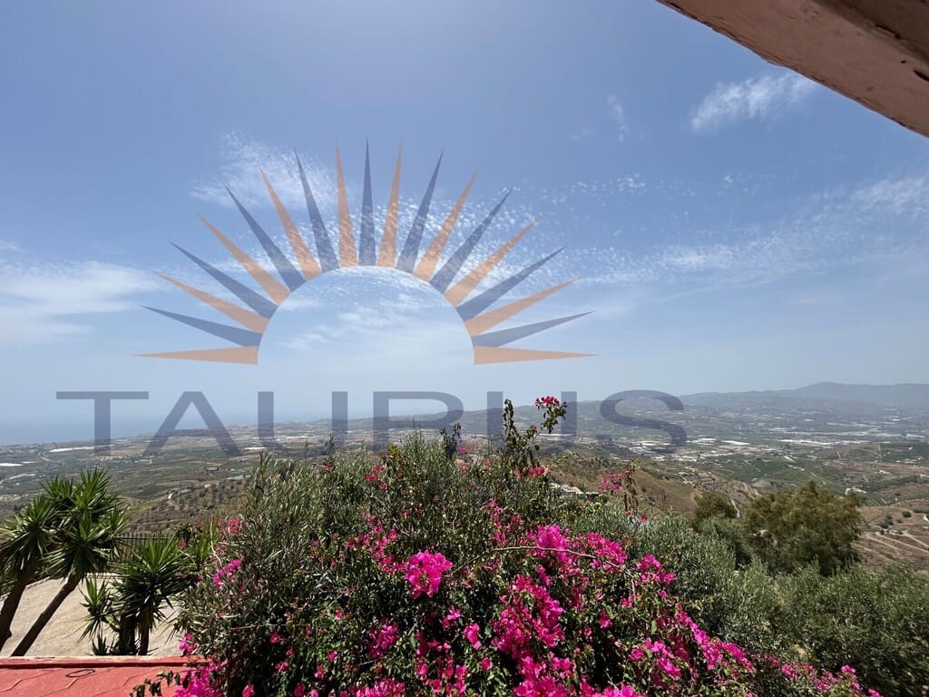 Chalet de 4 habitaciones en Vélez-Málaga en venta con garaje - 349.000 € (Ref: 9942223)
