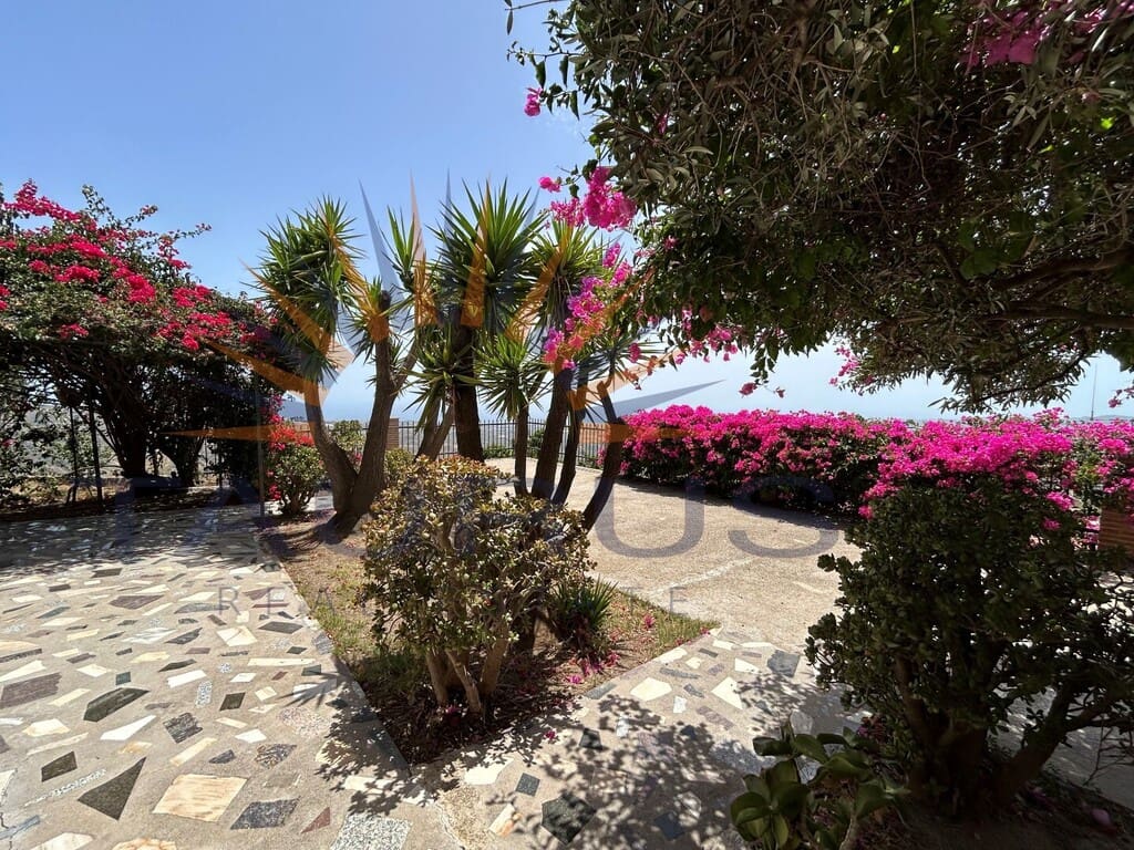 Chalet de 4 habitaciones en Vélez-Málaga en venta con garaje - 349.000 € (Ref: 9942223)