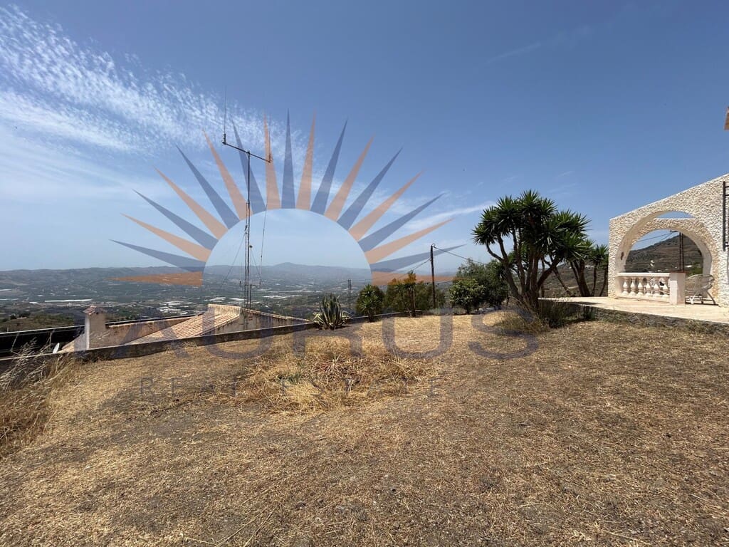 Chalet de 4 habitaciones en Vélez-Málaga en venta con garaje - 349.000 € (Ref: 9942223)