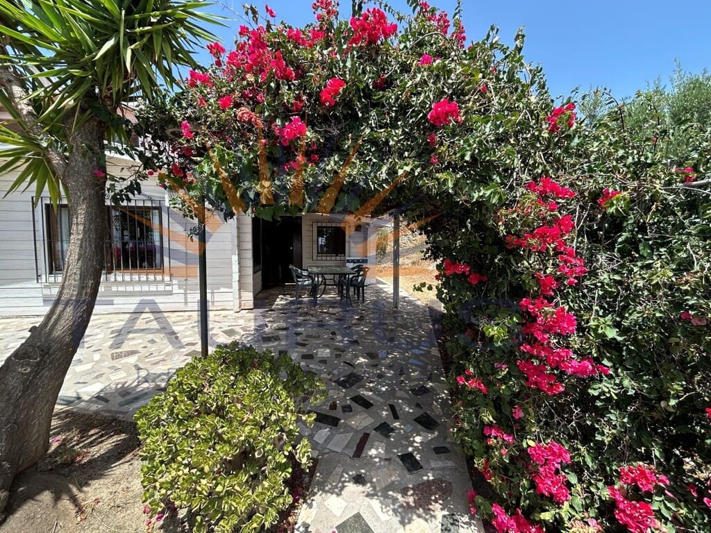 Chalet de 4 habitaciones en Vélez-Málaga en venta con garaje - 349.000 € (Ref: 9942223)