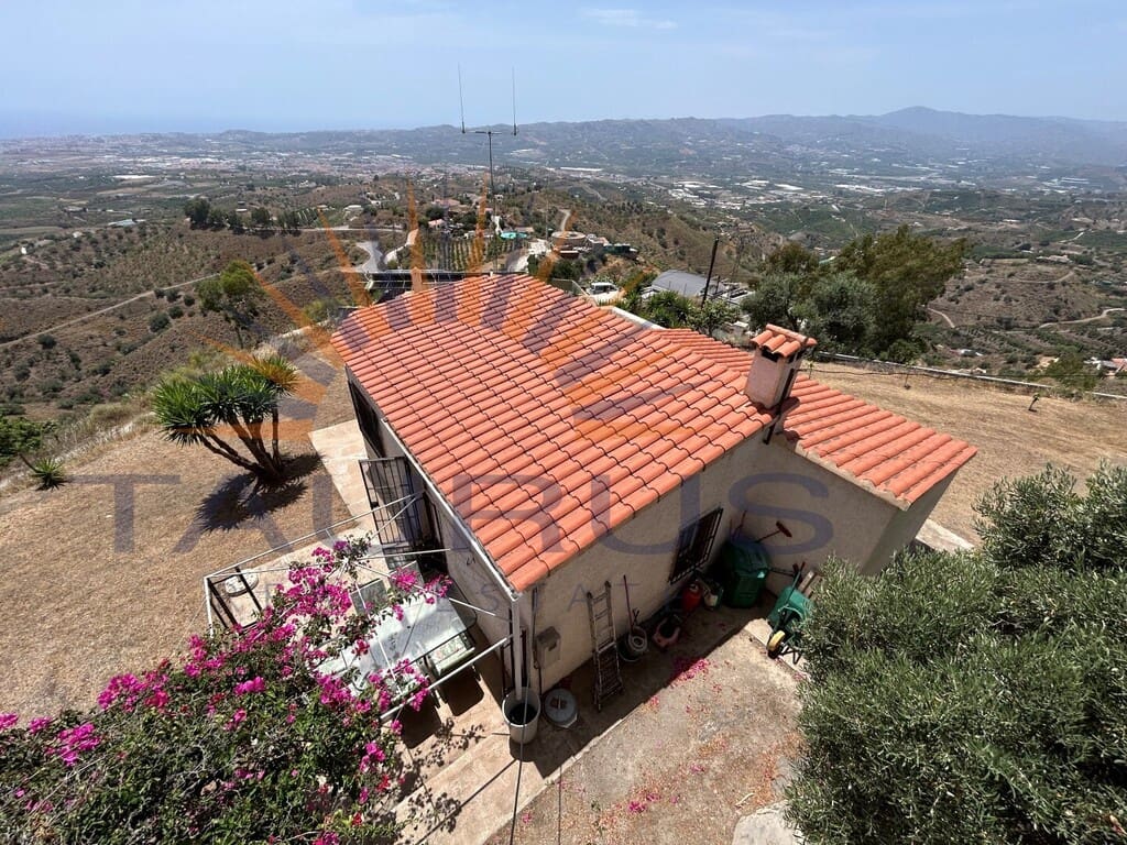 4 bedroom Villa for sale in Velez-Malaga with garage - € 349,000 (Ref: 9942223)