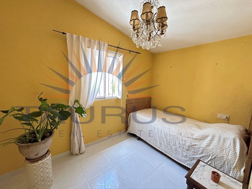 4 bedroom Villa for sale in Velez-Malaga with garage - € 349,000 (Ref: 9942223)