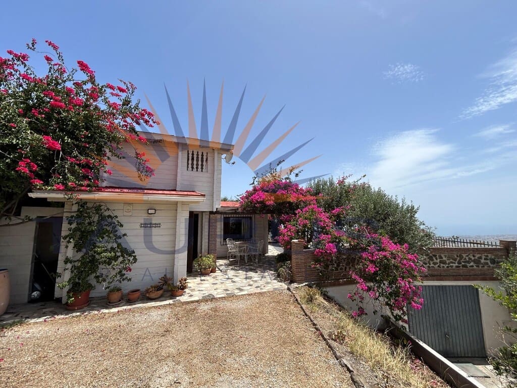 4 bedroom Villa for sale in Velez-Malaga with garage - € 349,000 (Ref: 9942223)