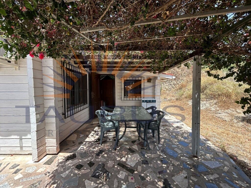 4 bedroom Villa for sale in Velez-Malaga with garage - € 349,000 (Ref: 9942223)