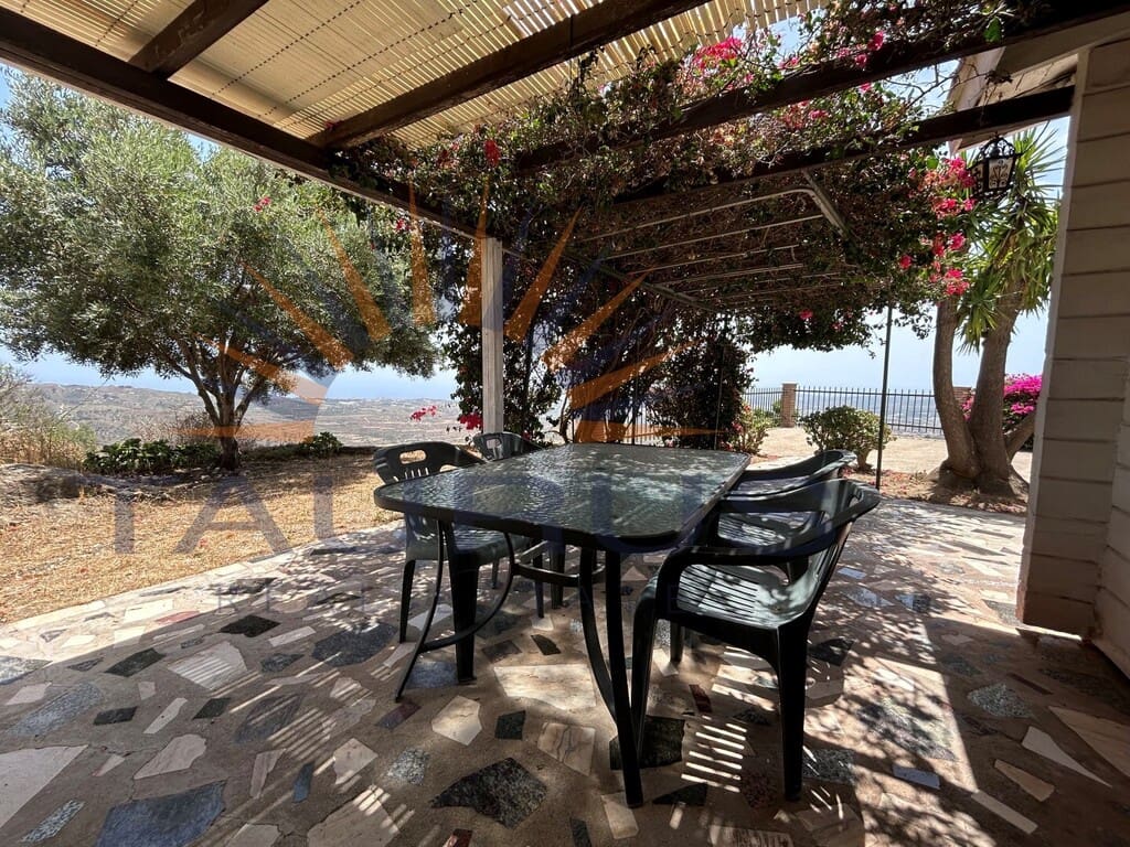 4 bedroom Villa for sale in Velez-Malaga with garage - € 349,000 (Ref: 9942223)