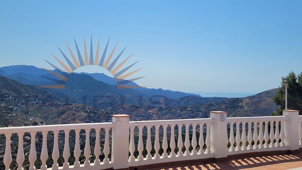 4 bedroom Villa for sale in Competa with pool garage - € 578,000 (Ref: 9945441)