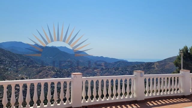 Chalet de 4 habitaciones en Cómpeta en venta con piscina garaje - 578.000 € (Ref: 9945441)