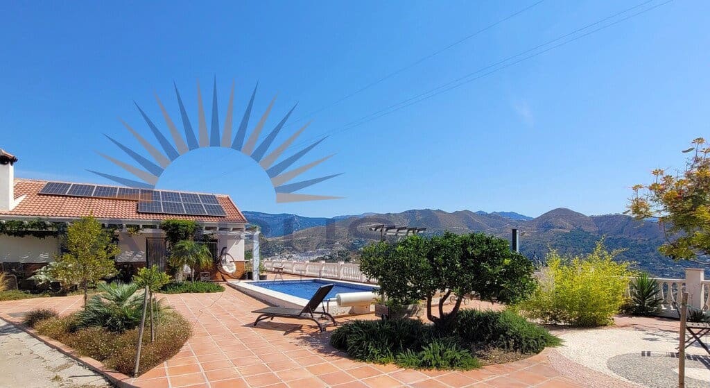4 bedroom Villa for sale in Competa with pool garage - € 578,000 (Ref: 9945441)