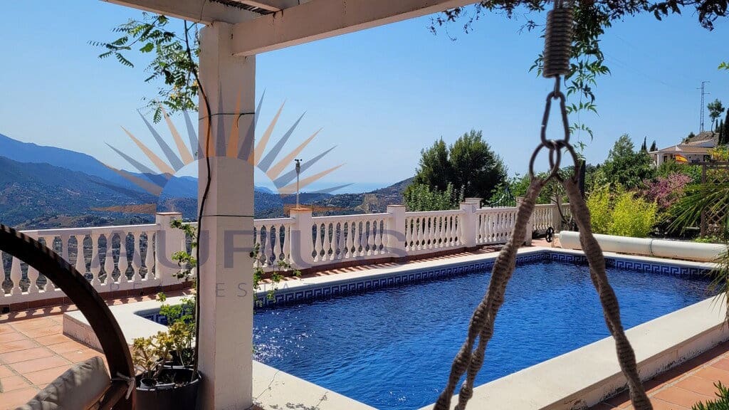 4 bedroom Villa for sale in Competa with pool garage - € 578,000 (Ref: 9945441)