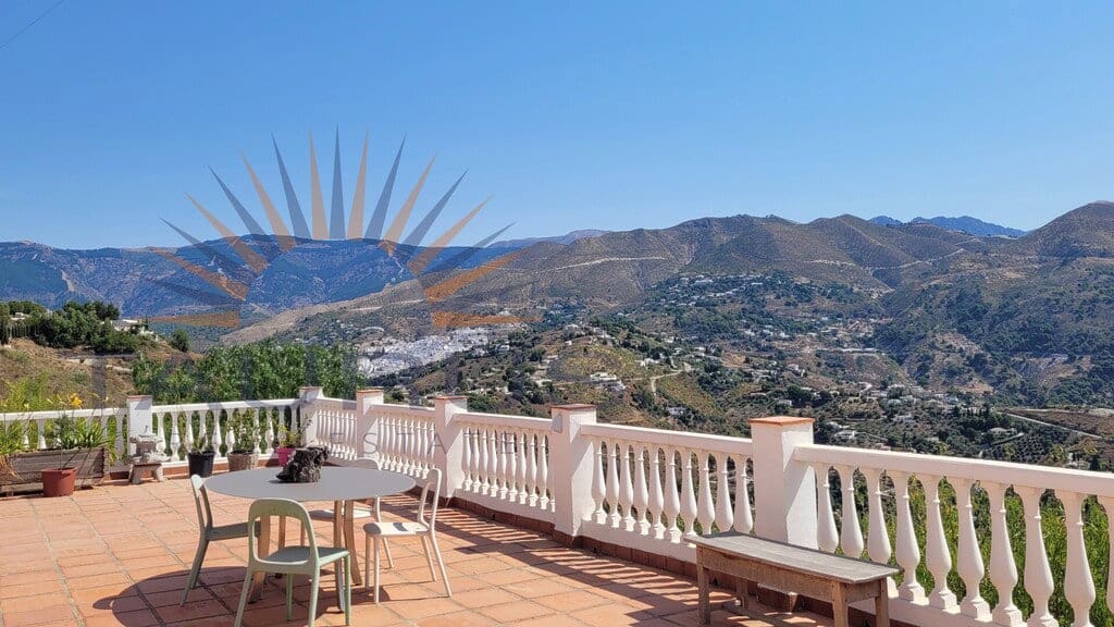 4 bedroom Villa for sale in Competa with pool garage - € 578,000 (Ref: 9945441)