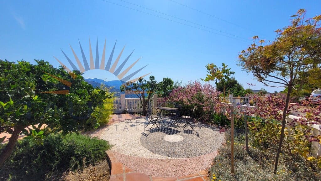 4 bedroom Villa for sale in Competa with pool garage - € 578,000 (Ref: 9945441)