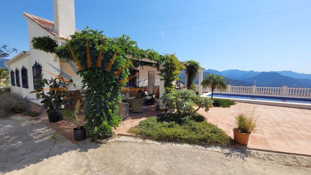 4 bedroom Villa for sale in Competa with pool garage - € 578,000 (Ref: 9945441)