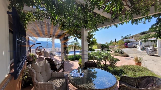 Chalet de 4 habitaciones en Cómpeta en venta con piscina - 578.000 € (Ref: 9945441)
