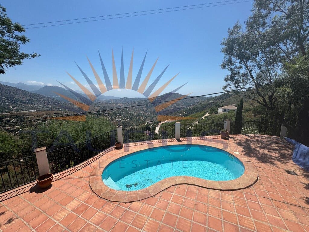 2 bedroom Villa for sale in Competa with pool garage - € 330,000 (Ref: 9947434)