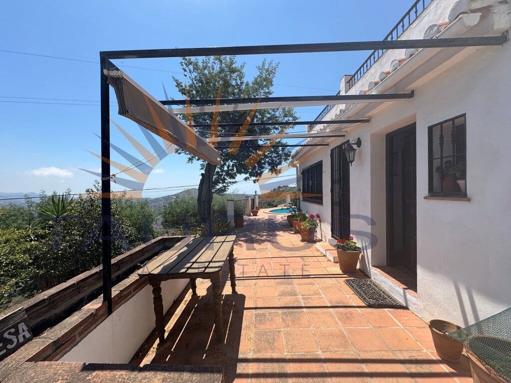 2 bedroom Villa for sale in Competa with pool garage - € 330,000 (Ref: 9947434)