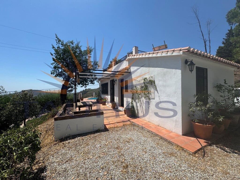 2 bedroom Villa for sale in Competa with pool garage - € 330,000 (Ref: 9947434)