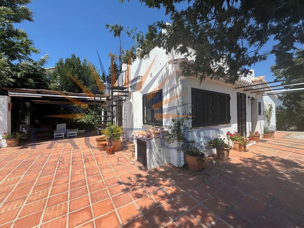 2 bedroom Villa for sale in Competa with pool garage - € 330,000 (Ref: 9947434)
