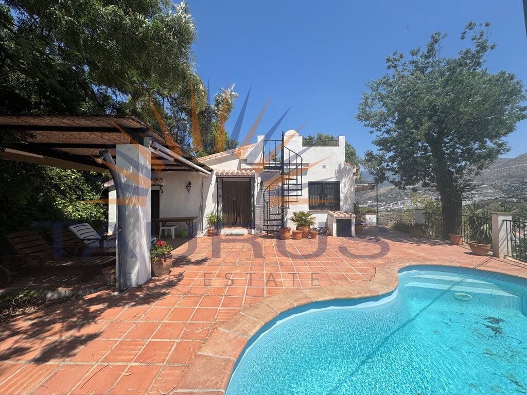2 bedroom Villa for sale in Competa with pool garage - € 330,000 (Ref: 9947434)
