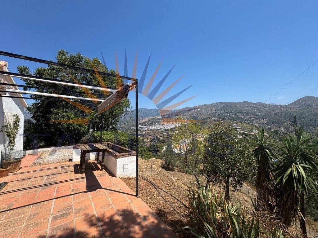 2 bedroom Villa for sale in Competa with pool garage - € 330,000 (Ref: 9947434)