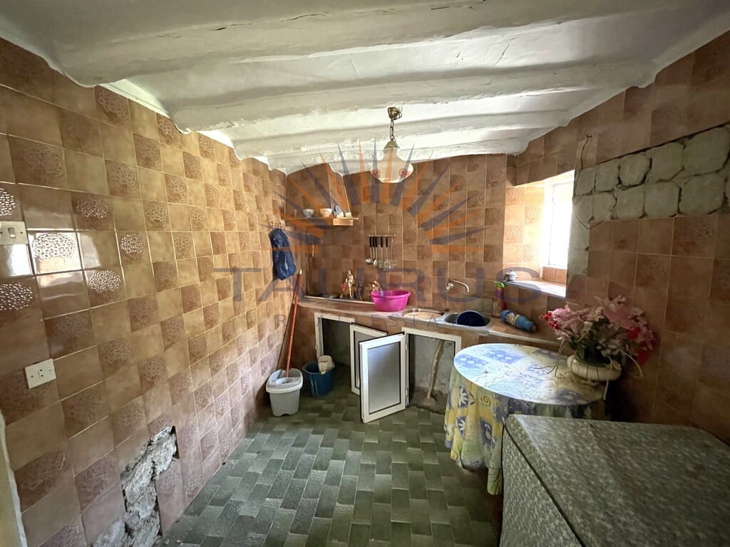 4 bedroom Townhouse for sale in Archez - € 137,000 (Ref: 9959499)