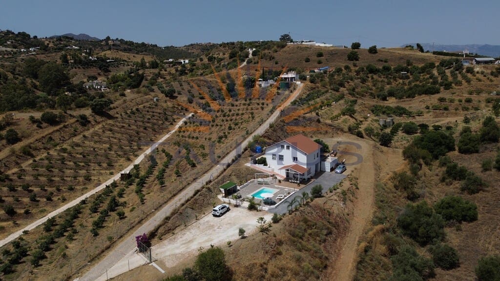 5 bedroom Villa for sale in Alhaurin el Grande with pool garage - € 545,000 (Ref: 9970768)