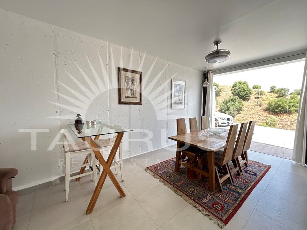 5 bedroom Villa for sale in Alhaurin el Grande with pool - € 545,000 (Ref: 9970768)