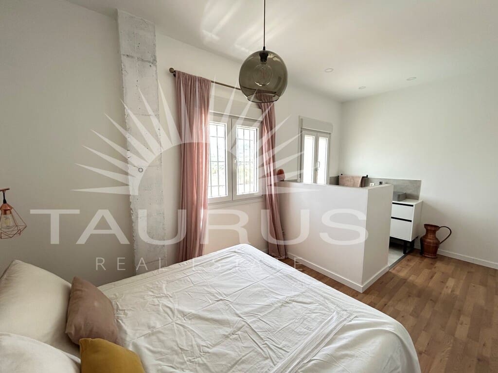 5 bedroom Villa for sale in Alhaurin el Grande with pool - € 545,000 (Ref: 9970768)