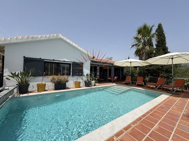 Chalet de 3 habitaciones en Cómpeta en venta con piscina - 550.000 € (Ref: 9973508)